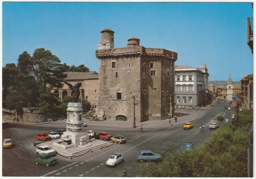Benevento monumento ai - -,